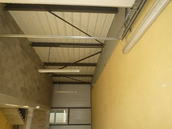 Local d'activité 91 m²