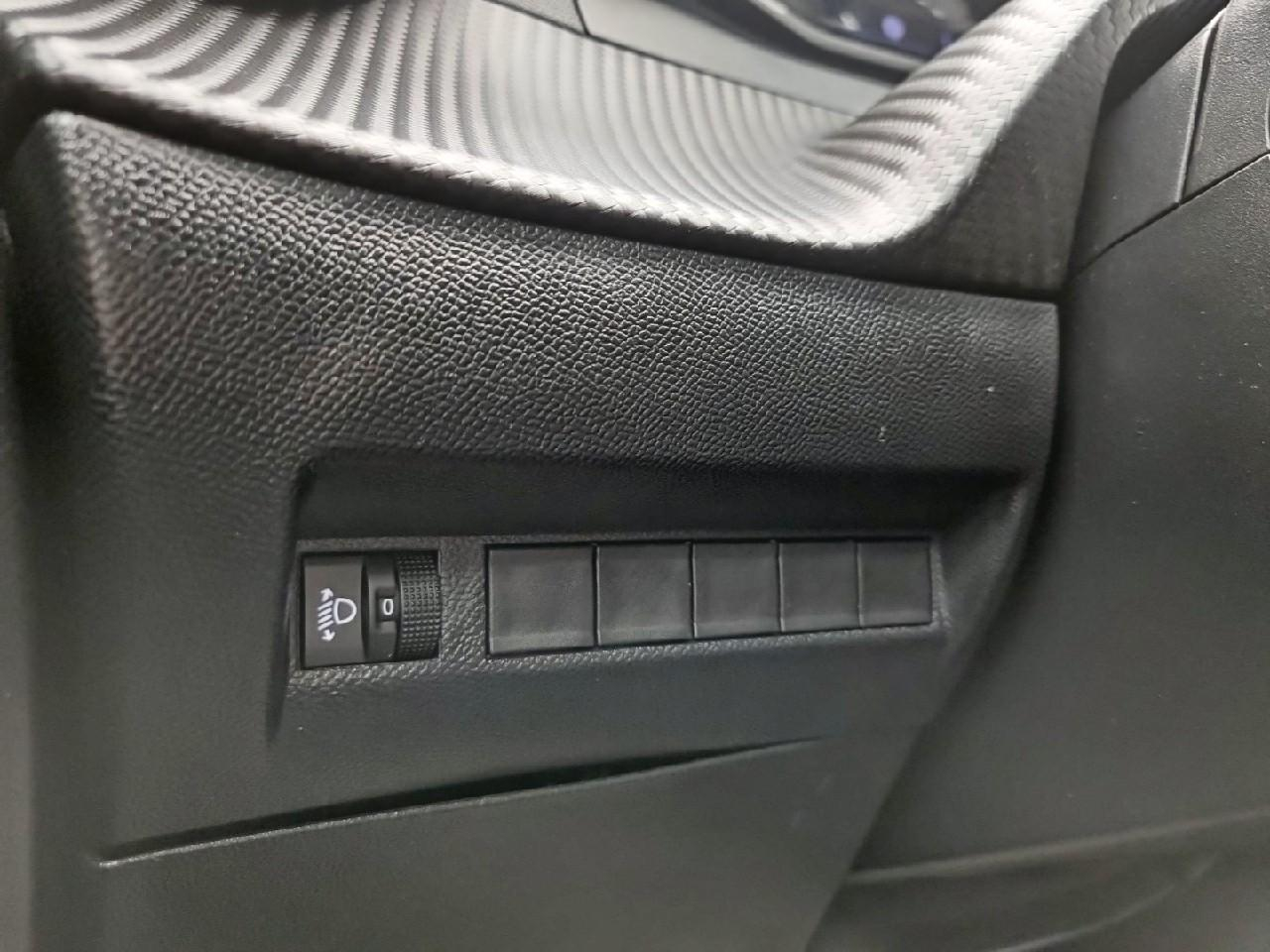 Peugeot 2008 hybrid 145 e-dcs6 style — photo 21