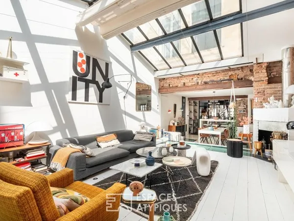 Loft de caractère au calme d'une cour dans une ancienne fabrique de canapés