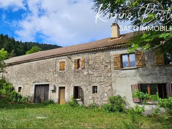 Ancienne ferme à rénover 450 m² de potentiel sur 6,5 hectares