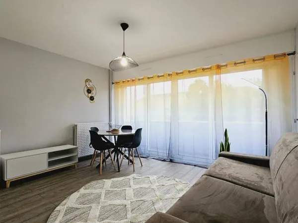 BOURGES APPARTEMENT 32.3 M² RENOVÉ ET MEUBLÉ BALCON