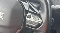 Peugeot 2008 1.2 PureTech 100ch S&S Style — photo 18