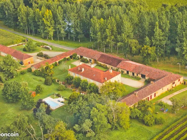 Château 10 pièces 444 m²