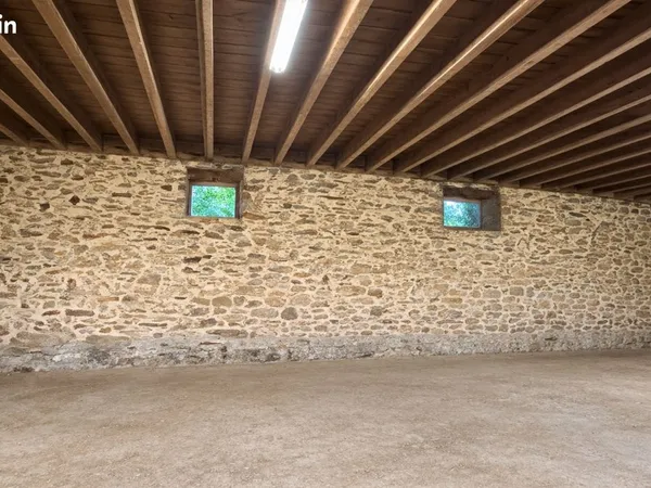 Bâtiment de stockage/ Garage 145 m²