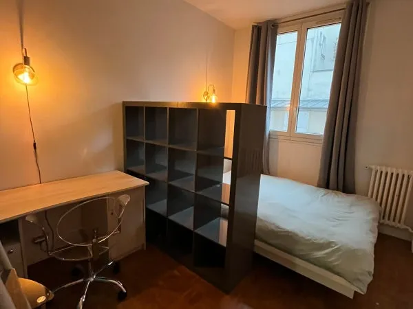 Chambre à louer meublée