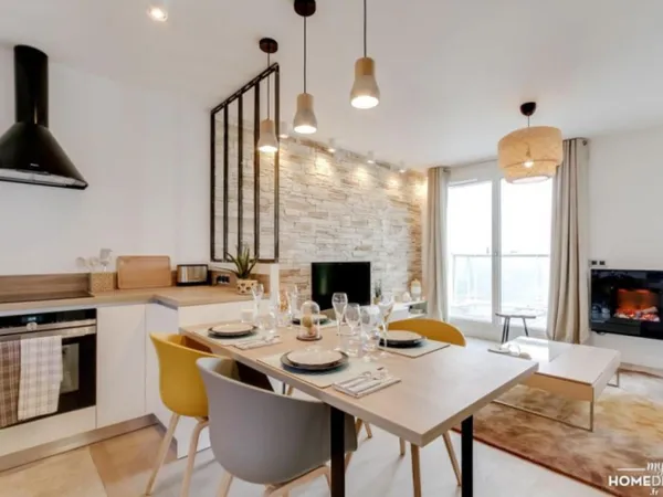 4 PIÈCES de 169m² + TERRASSE + PKG(s)