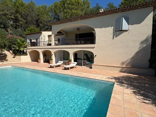 Villa 245 m2 piscine à débordement entièrement rénové en 2026