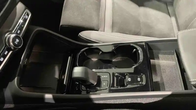Volvo Xc40 t4 recharge 129+82 ch dct7 — photo 24