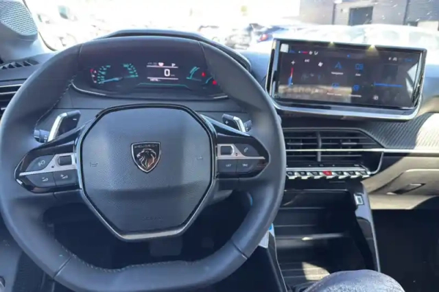 Peugeot 208 hybrid 100 e-dcs6 — photo 18