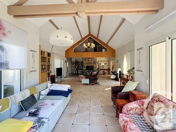 Maison 8 pièces 389 m²