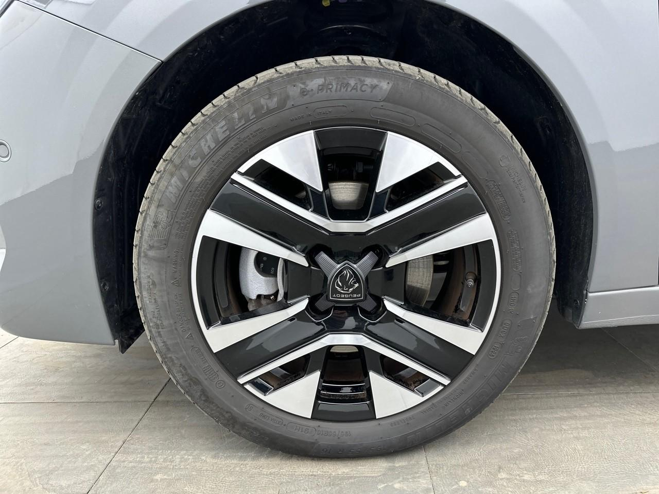 Peugeot 208 electrique 54 kwh 156ch allure — photo 14