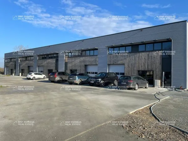 Local d'activité 1619 m²