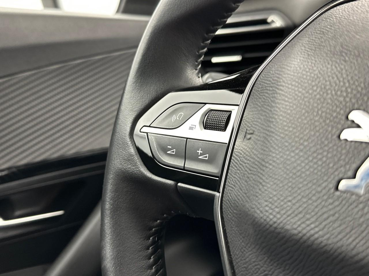 Peugeot 2008 puretech 100 s&s bvm6 allure — photo 17