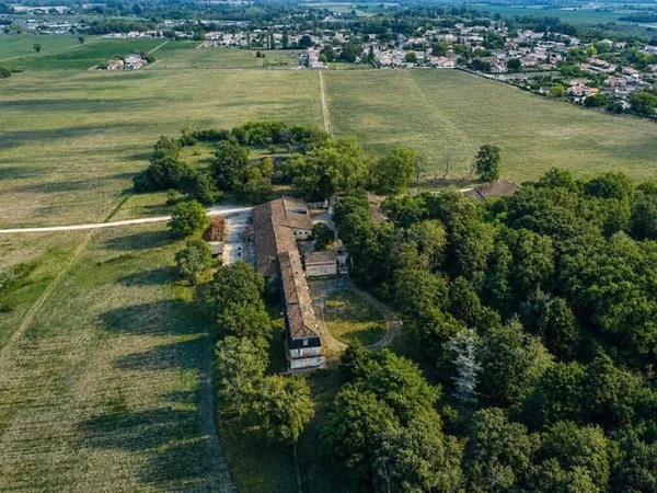 Château 30 pièces 2720 m²