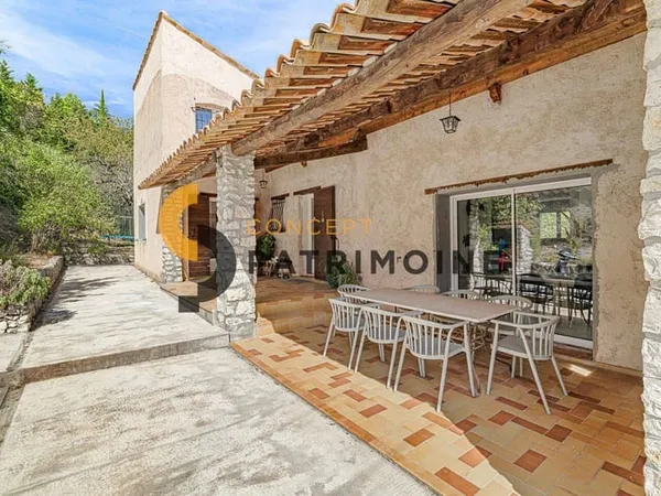 Maison 7 pièces 243 m²