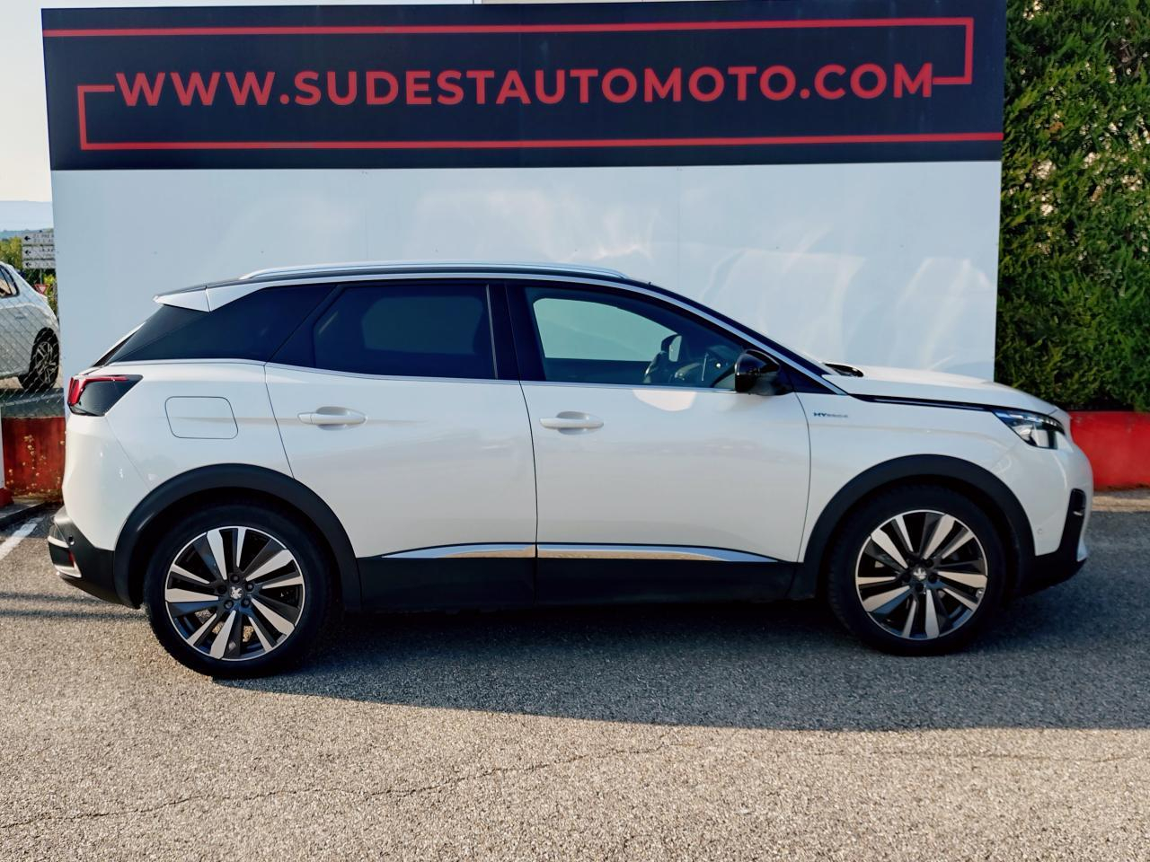 Peugeot 3008 hybrid4 300 e-eat8 gt line — photo 5