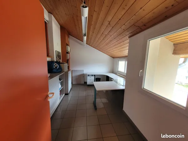 Local 288 m² Villards-d'Héria