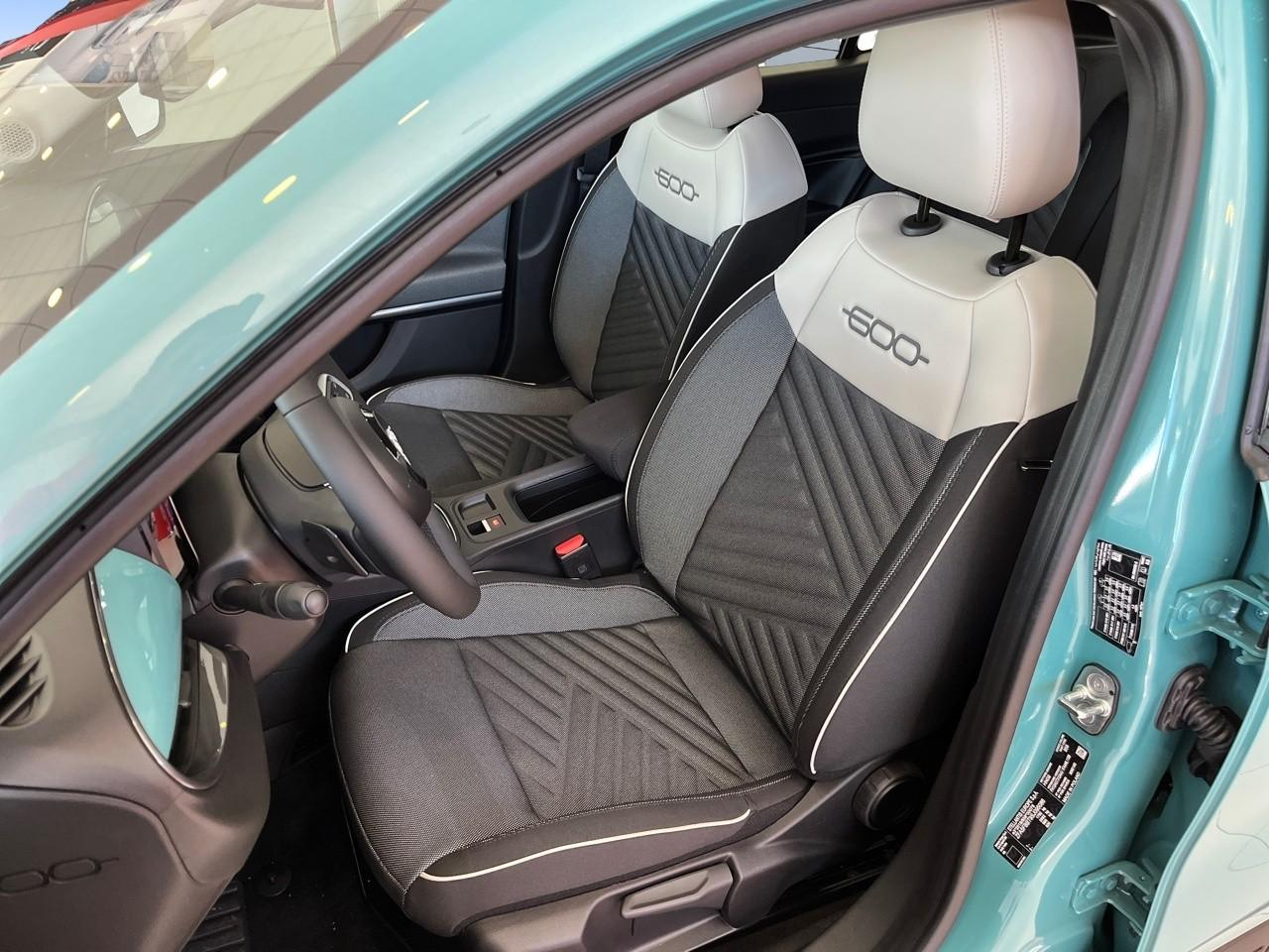 Fiat 600 1.2 hybrid turbo 110ch icone edct6 — photo 9