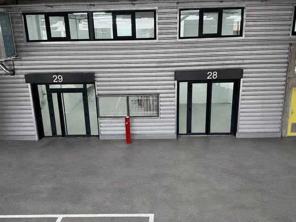PANTIN Local d'activité 270 m2 avec 2 bureaux neuf - HSP 6,40 m - Possibilité 560 m² avec mezzanine