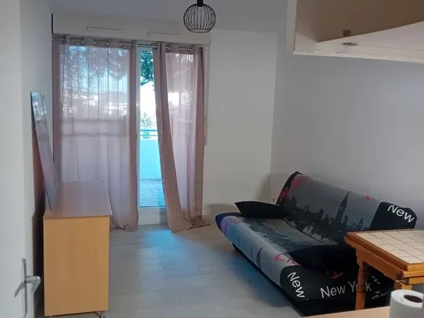 Studio avec terrasse