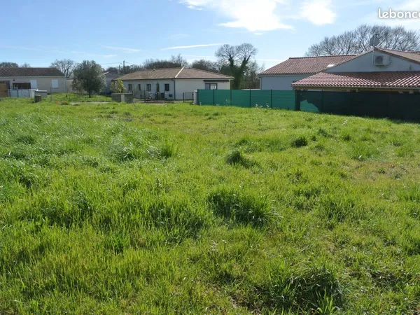 Terrain 550m²