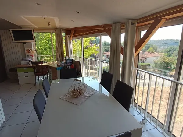 À deux pas du centre-ville de Figeac - Ensemble immobilier de 230 m² avec logement indépendant et vu