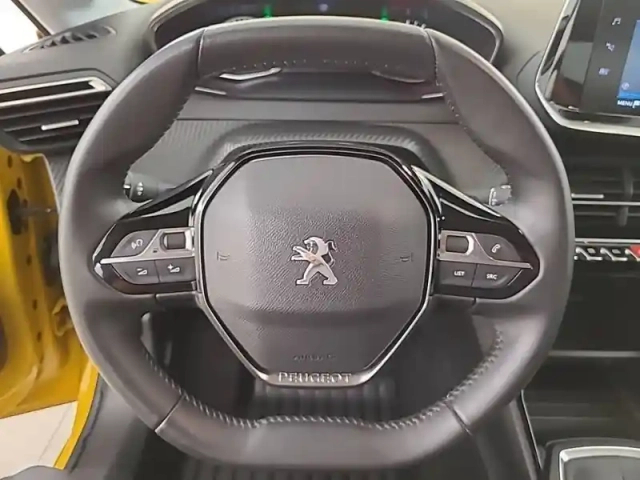 Peugeot 208 puretech 75 s&amp;s bvm5 — photo 9