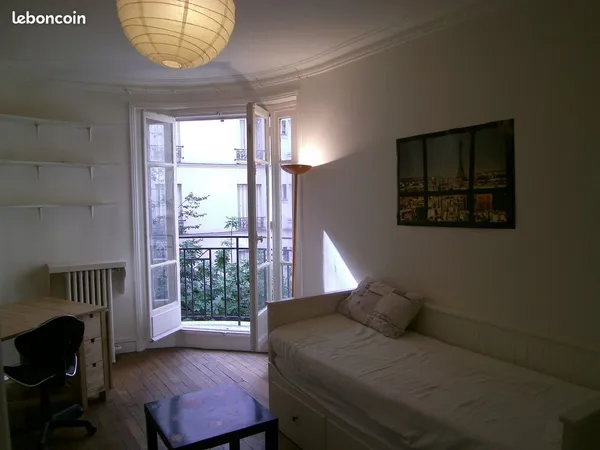 Studio à Montmartre, charme du quartier des Abbesses et voie privée