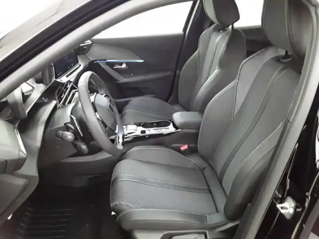 Peugeot 2008 hybrid 145 e-dcs6 — photo 11