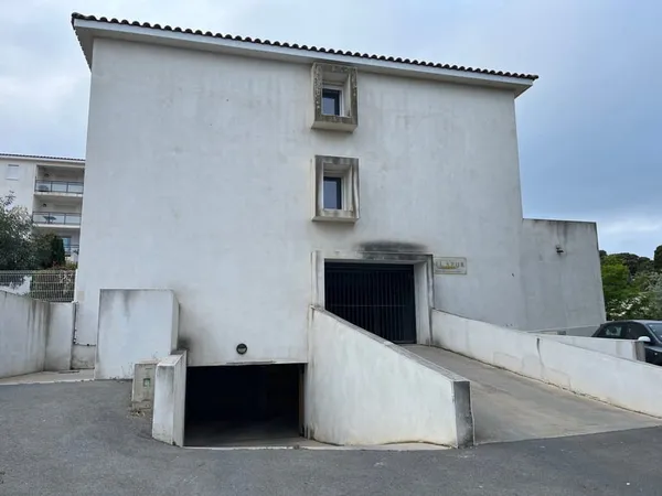 GARAGE 16 M2 SAINT PIERRE LA MER