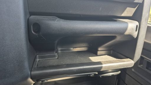 Land Rover Defender 90 2.2 TDCi 122 4WD - SE – 2012 – 134095 km – Diesel – Boîte Manuelle — photo 15
