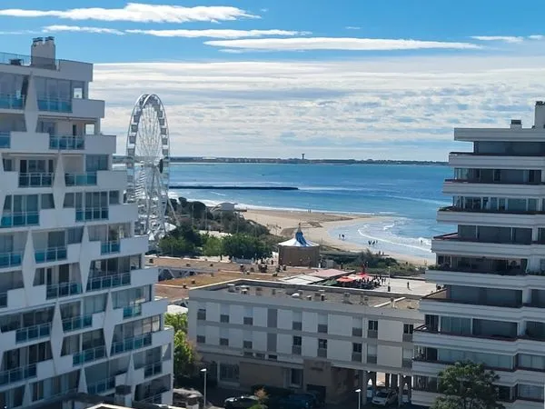 Vues panoramiques mer au centre-ville parking et ascenseur
