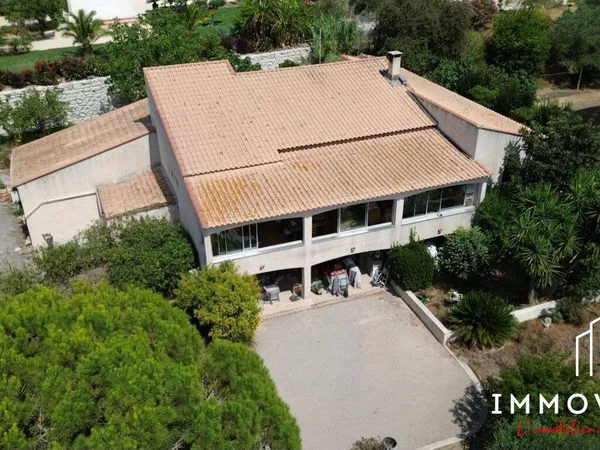 Villa 6 pièces 217 m²