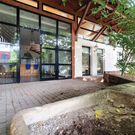 Maison 8 pièces 256m²