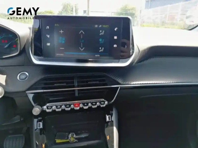 Peugeot 208 electrique 50 kwh 136ch — photo 13