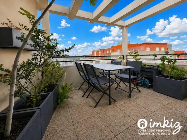 Duplex 99m² rénové, terrasse - climatisé - 2 boxes