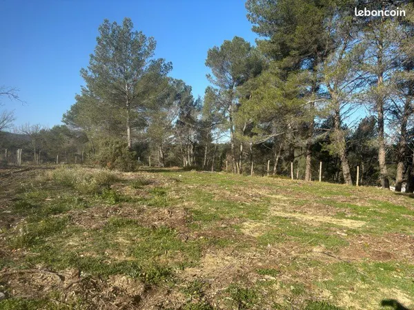 Loue terrain de 500 m2 avec eau
