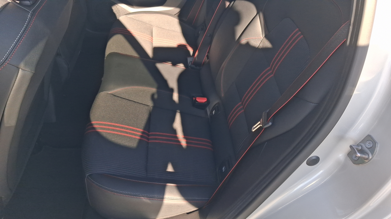 Renault Clio TCe 140 — photo 19
