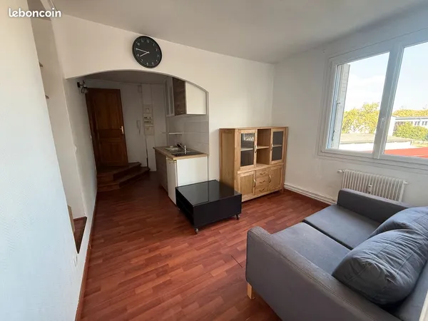 Appartement meublé T2 26 m² avec vue sur Basilique Sainte Clotilde - Reims Sainte-Anne