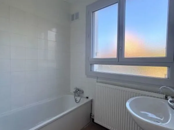 Bel Appartement 2 chambres - CANAL SAINT AMAND MONTROND