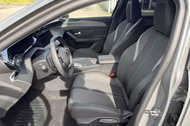 Peugeot 308 plug-in hybrid 195 ch e-dcs7 — photo 10