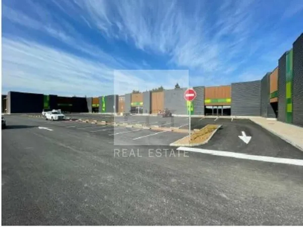 Local commercial 381 m²