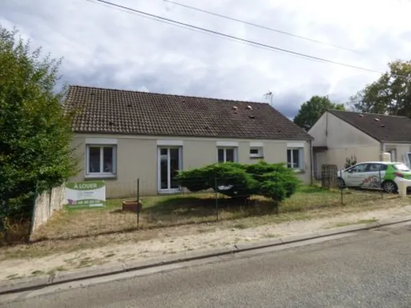 Votre agence France Loire Aubigny S/Nère vous propose cette maison à la location sur la commune de B