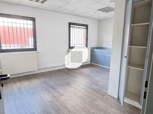 Bureau 476 m²
