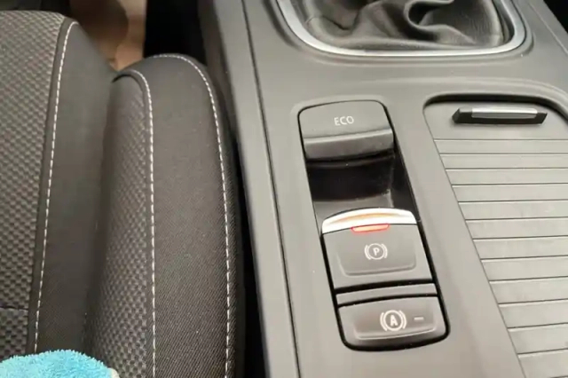 Renault Megane iv berline tce 140 edc — photo 48
