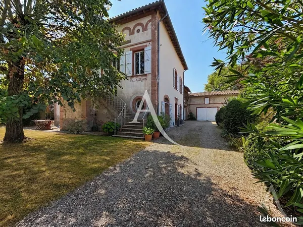 Maison 9 pièces 240 m²