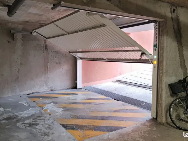 Garage souterrain 15m2 dans propriété privée