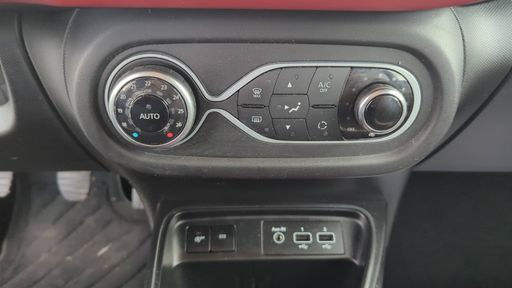 Renault Twingo 0.9 TCe 95 - Le Coq Sportif – 2019 – 58351 km – Essence – Boîte Manuelle — photo 20