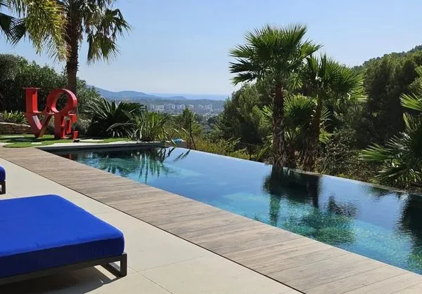 Villa 14 pièces 343 m²