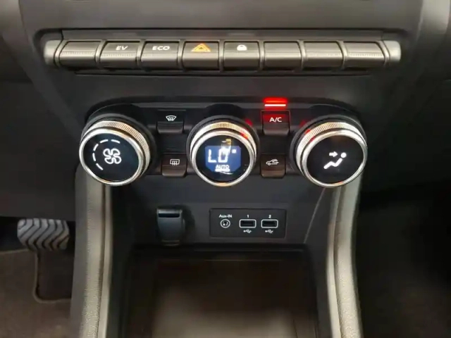Renault Captur e-tech 145 - 21 — photo 27